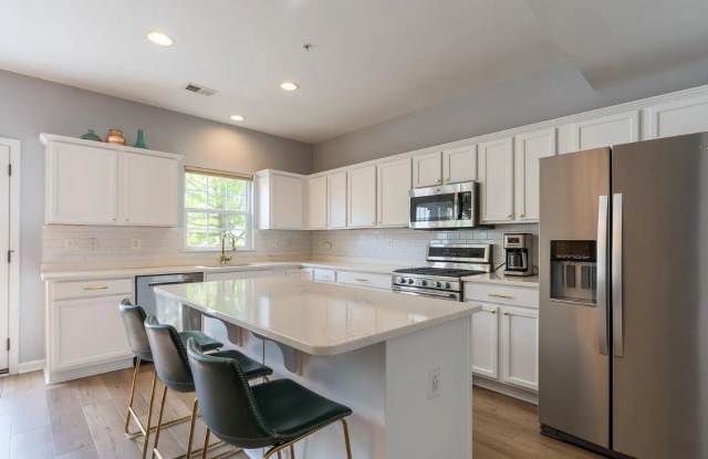 530 Raymond Drive - 1 Gallery 4
