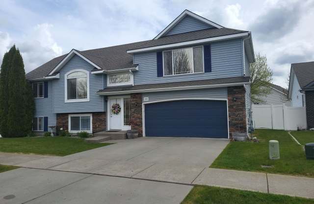 Lovely and spacious 5 bedroom 3 bath Post Falls Home. photos photos