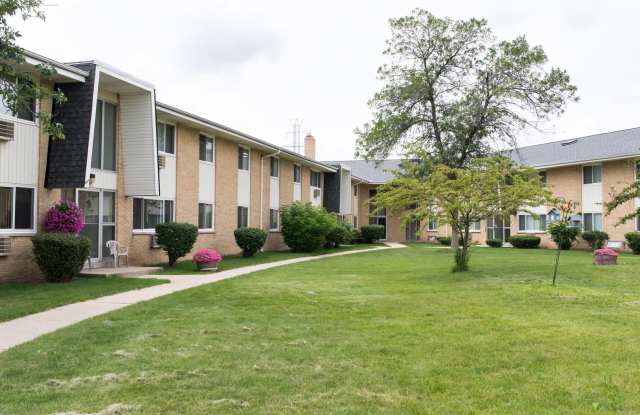 Spruce Court Apartment - Greenfield WI - Call 262-420-0390 to schedule a showing Gallery 3