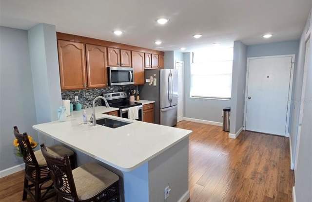 7600 SUN ISLAND Drive S Gallery 3