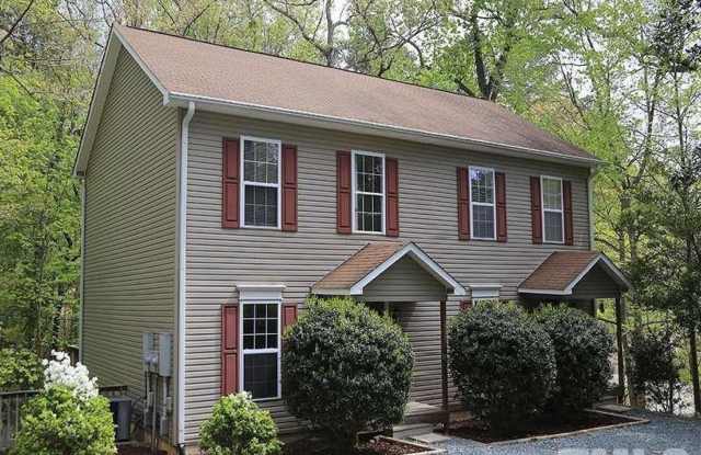 Chapel Hill / 3BR Townhouse Severin St. AVAILABLE - 195 Severin Street, Chapel Hill, NC 27516