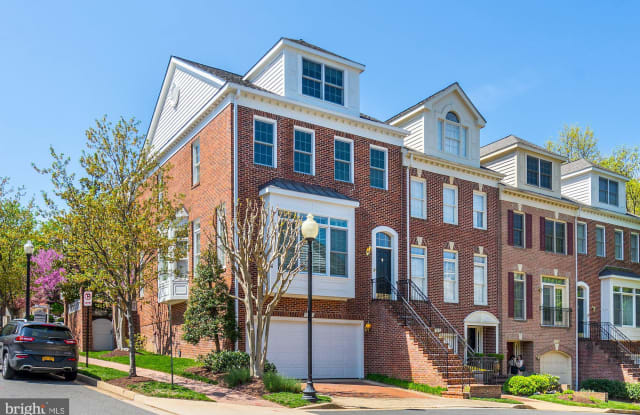2229 N OAK COURT - 2229 N Oak Ct, Arlington, VA 22209
