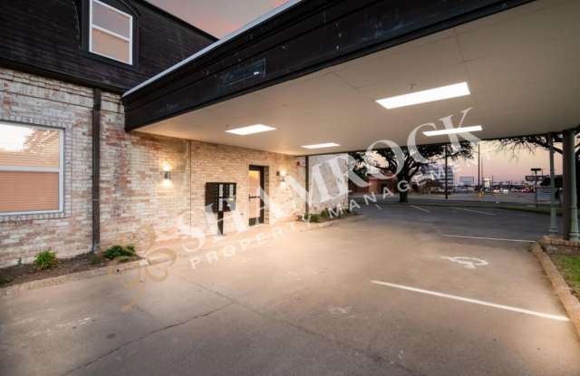 The Courtyard Lofts ~ Two Bedroom Apartment Gallery 4