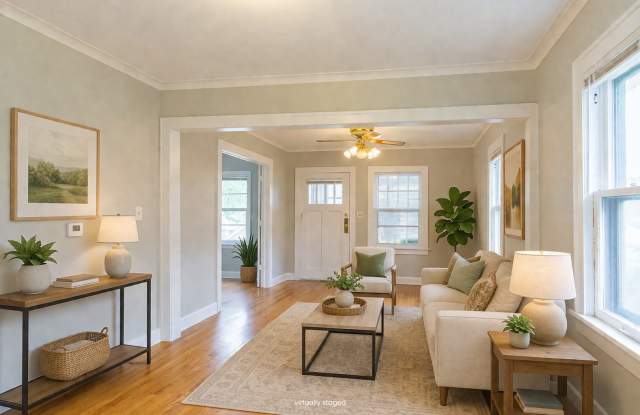 Charming West Plaza Bungalow photos photos