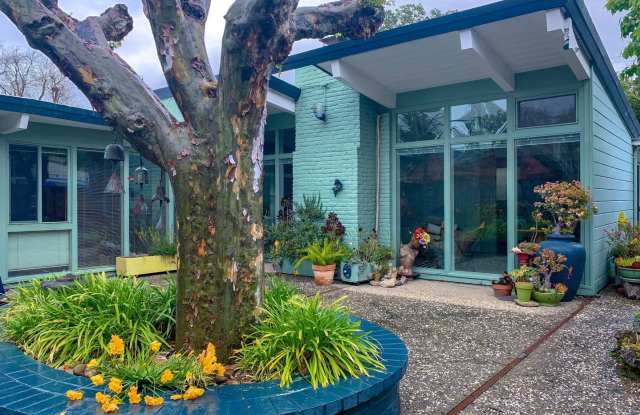 Custom Designed Modern 3 Bedroom Eicher in Palo Alto! photos photos