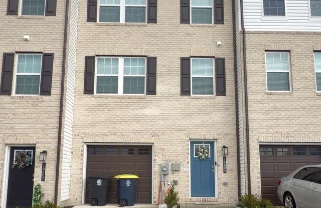 16605 GREEN GLADE DR photos photos