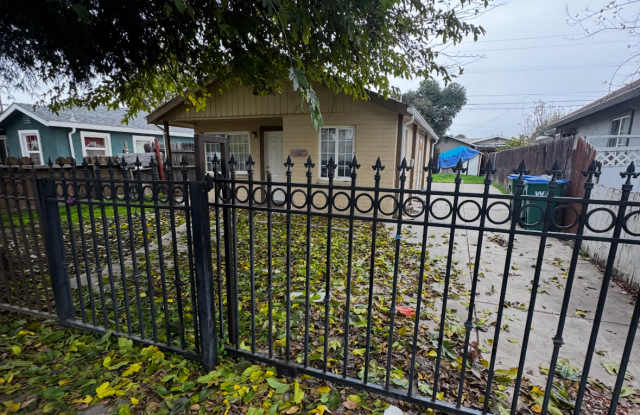 2260 E Hazelton Ave photos photos