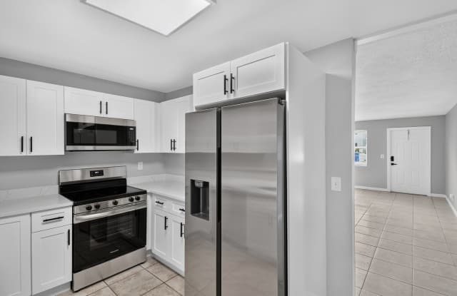 Move In Today with Ease — Only First Month’s Rent + Security Deposit Needed! Gallery 3
