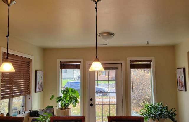 3 Bed 2.5 Bath with double attached garage in Bozeman Gallery 4