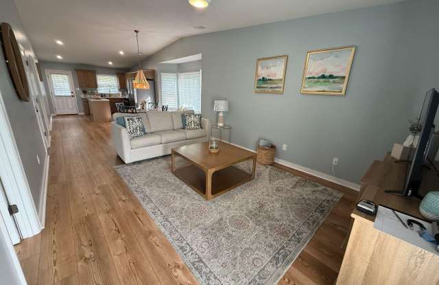 200 Lakeside Drive Gallery 2