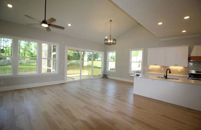 Room in 4 Bedroom Home in Fuquay-Varina Gallery 4
