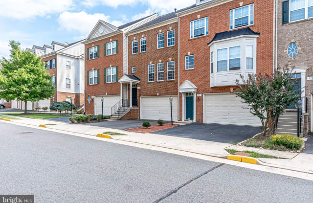 12585 ROYAL WOLF PLACE - 12585 Royal Wolf Place, Fair Lakes, VA 22030
