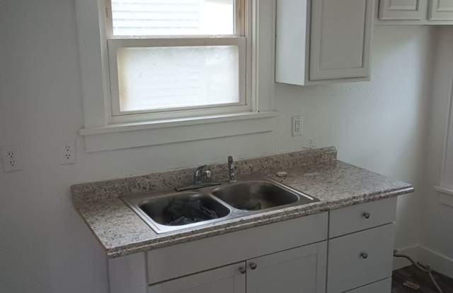 2 Bed 1 Bathroom 900.00 Gallery 4