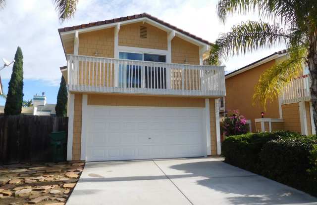 Spacious, 3BD/2.5BA Duplex with Large Fenced Yard: Close to Schools, Golf, Town! Gallery 1