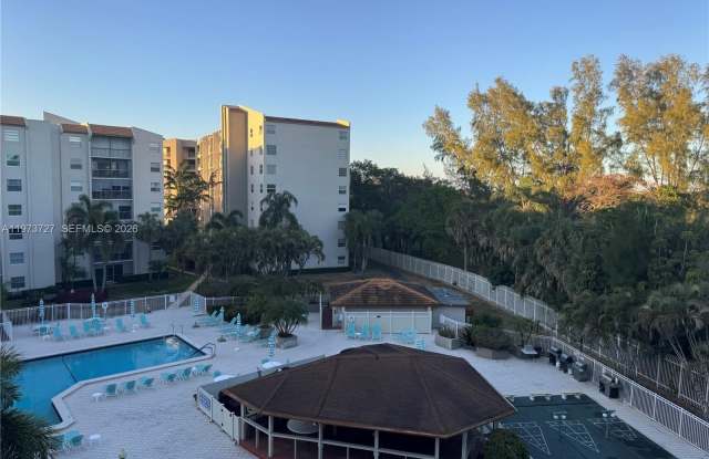 3920 Inverrary Blvd photos photos