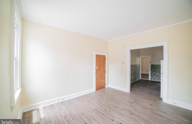 2427 E ALLEGHENY Avenue Gallery 3
