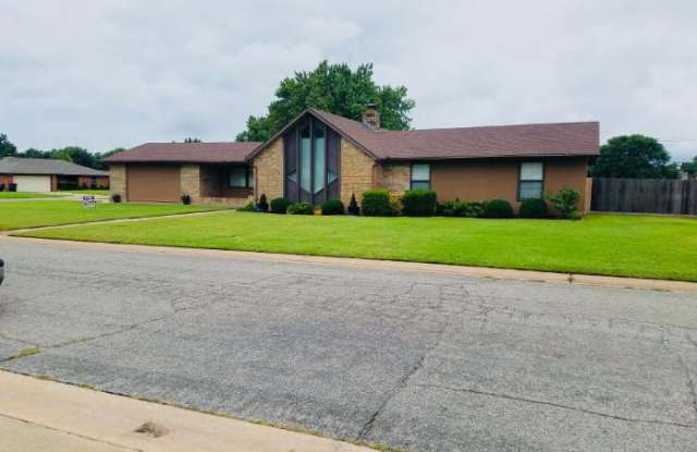 312 Rosanne Street - 312 Rosanne Street, Enid, OK 73703