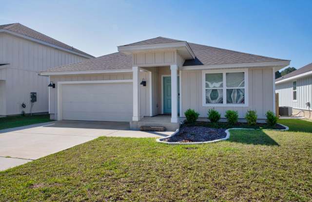Charming 4-Bedroom Pensacola Home with Covered Patio & Fenced Backyard Gallery 3