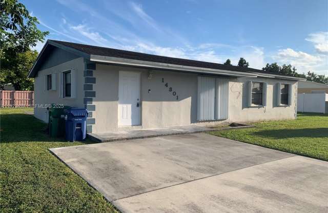 14301 SW 105th Ave photos photos