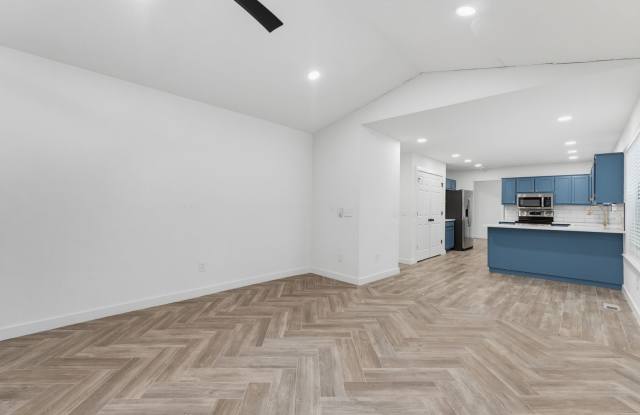 Situated at the end of a cul-de-sac and featuring a huge fenced-in backyard Gallery 3