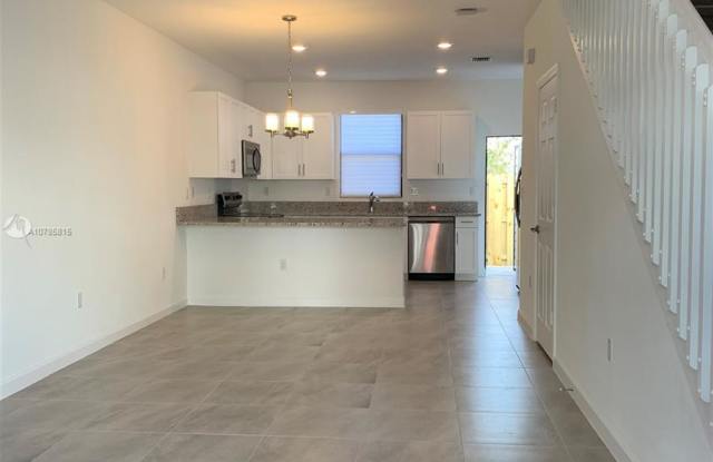 1638 SW 28 Street Gallery 2