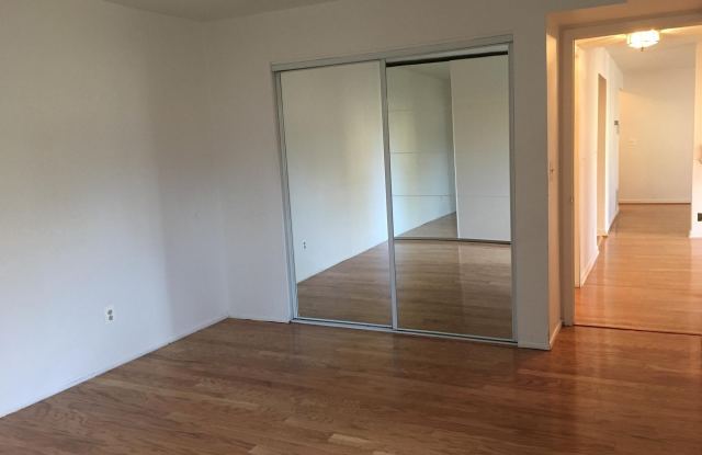 2118 SAYRE DRIVE Gallery 4