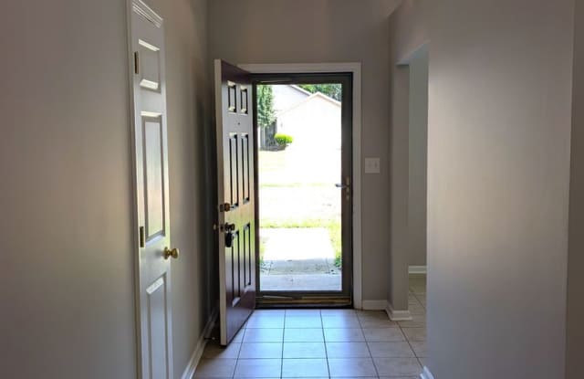 4 Bedroom! University Area! 100% Updated! Gallery 3