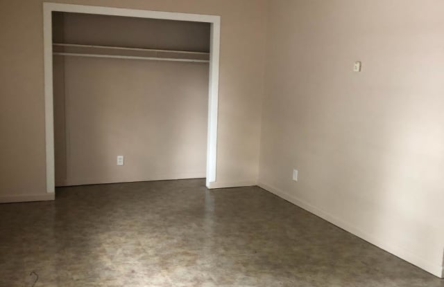 5272 South Wayne Road - 5272 S Wayne Rd, Wayne, MI 48184