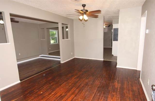 7838 Longfield Drive Gallery 2