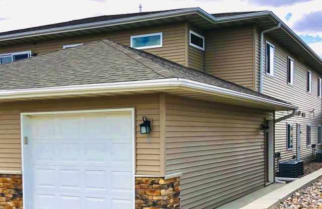 2 Bedroom Townhouse! - 15 43rd Avenue Southwest, Minot, ND 58701
