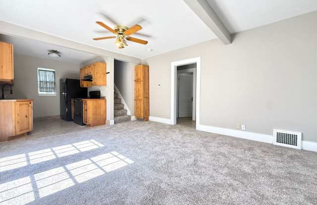 3 Bedroom Home with Private Upstairs Suite Gallery 4