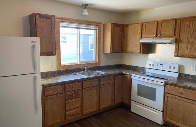 3 Bedroom 2 Bathroom Duplex in Quiet Neighborhood!! - 603 2nd Avenue West, West Fargo, ND 58078