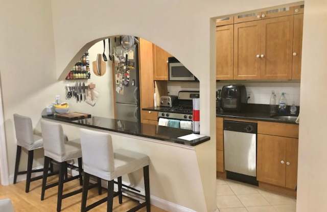 Charming Back Bay 1-Bedroom - No Broker Fee Gallery 1
