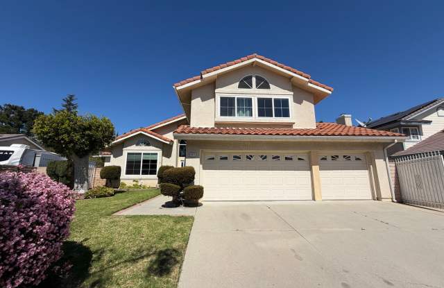 2 story 5 bed, 3 bath pool home located on the East side of Simi Valley photos photos