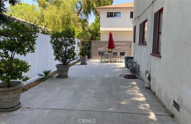 4949 Coldwater Canyon Avenue Gallery 4