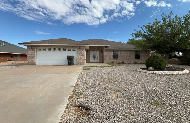 Roomy 4 Bedroom Home near Golf Course photos photos