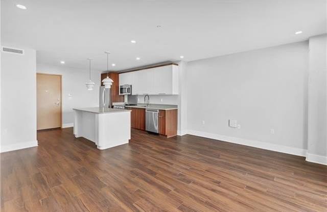 2115 ST THOMAS Gallery 4