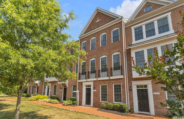 Luxurious 4 Bed 4.5 Bath Brick Townhome In Sought After Crescent Place photos photos