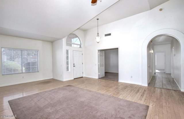 3214 N MEADOW Drive Gallery 3