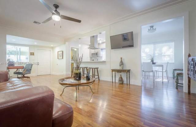 555 NE 71st St photos photos