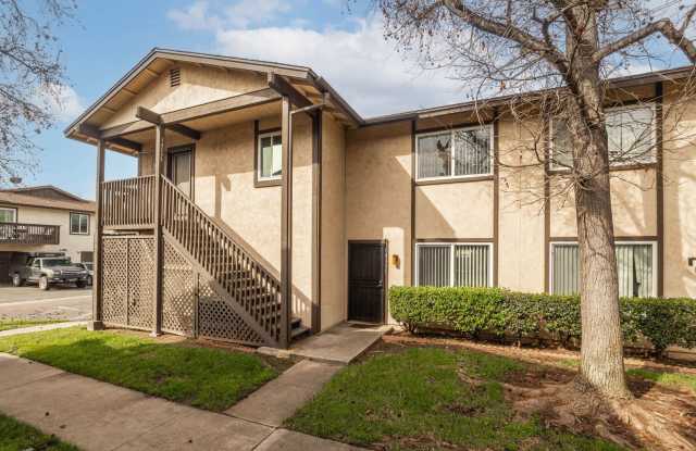 Beautiful 2 Bedroom Townhouse in Santee | Spacious Yard! Gallery 3