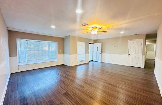 Beautifully renovated 5 bedroom, 3 bathroom home in Oak Grove! Gallery 4