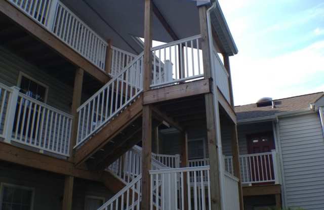 2128 Retreat Court Gallery 2