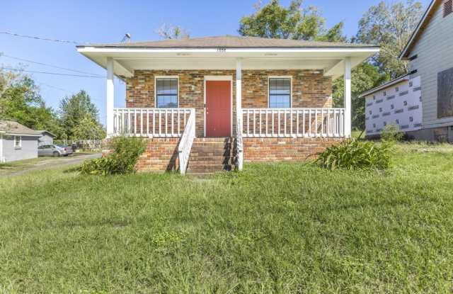 1058 Woolfolk Street Gallery 1