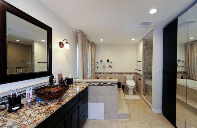 16513 Moorpark Street Gallery 3