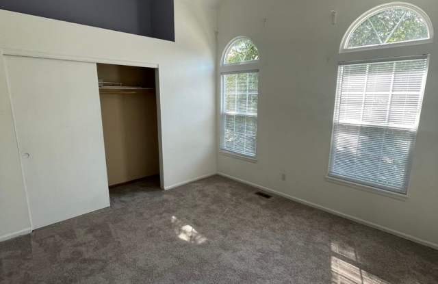 Charming 3b/3b Townhome In Downtown Louisville - Available Now! photos photos