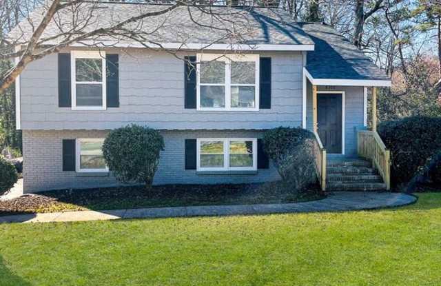 8200 Country Oaks Rd - 8200 Country Oaks Road, Charlotte, NC 28227