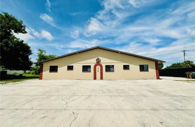 709 SE 8th Terrace unit: 3 photos photos