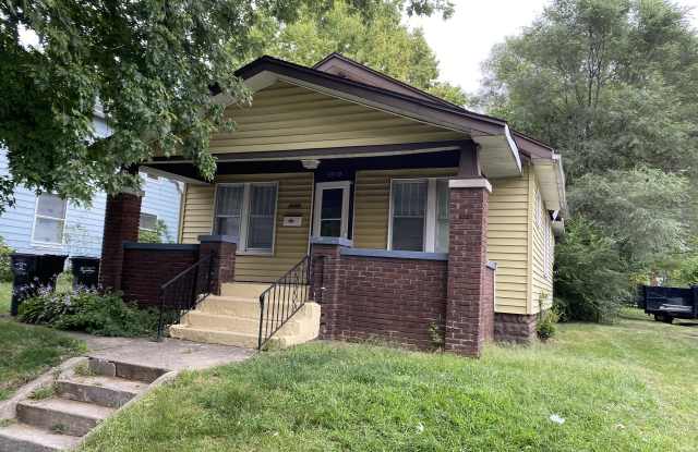 1110 Clover St photos photos