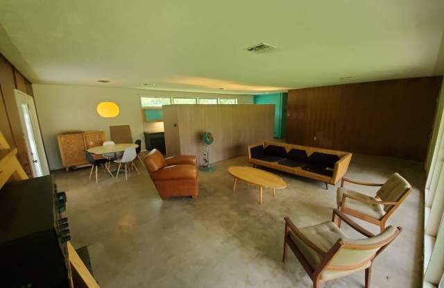 304 Crescent Dr Gallery 3